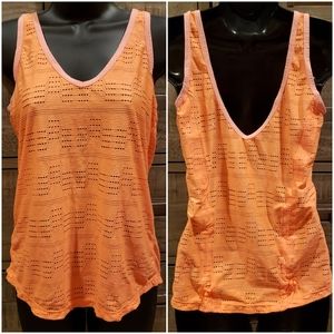 Super cute active top!